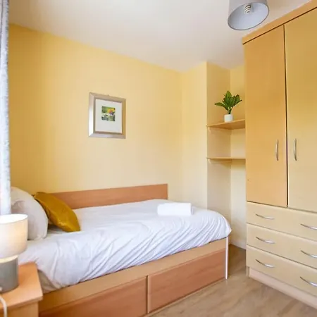 88 - Spacious Townhouse By Shortstays Сasa de vacaciones Galway