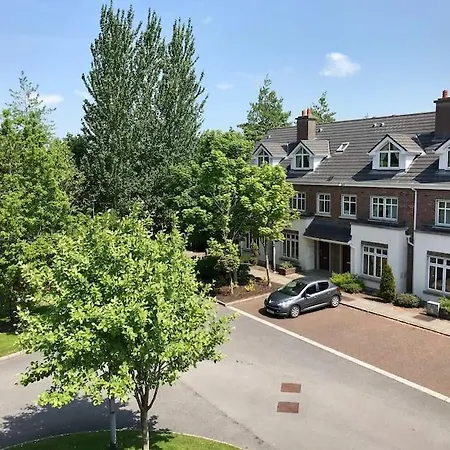 88 - Spacious Townhouse By Shortstays