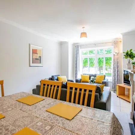 88 - Spacious Townhouse By Shortstays Сasa de vacaciones