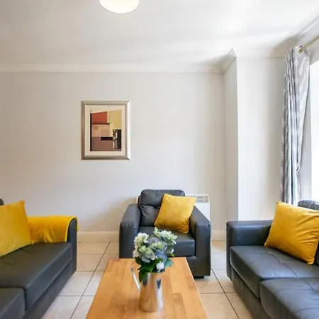 88 - Spacious Townhouse By Shortstays 펜션 *